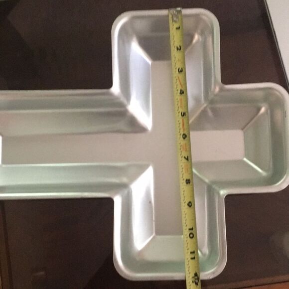 Wilton Cross Cake Pan - Picture 5 of 6